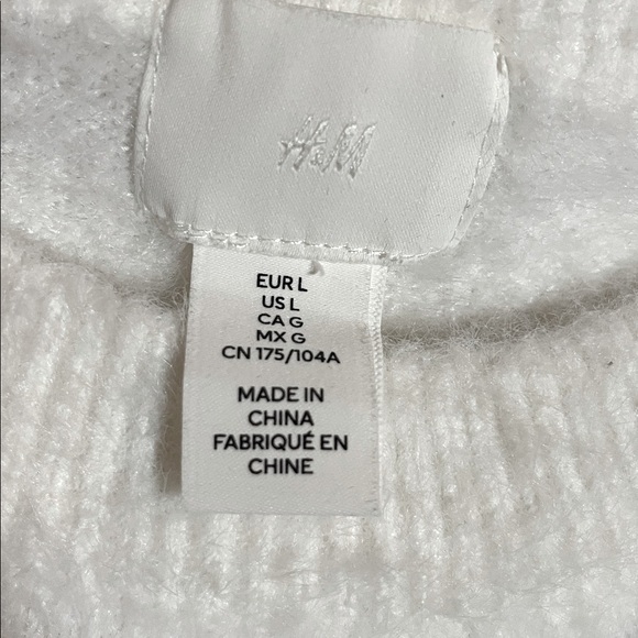 H&M White Knit Fluffy Cropped Sweater. Drop shoulders with Dolman sleeves. EUC - Picture 3 of 5